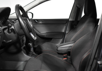 Подержанный автомобиль Skoda Rapid Liftback 2015 года (10 фото)