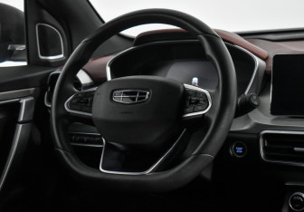 Подержанный автомобиль Geely Coolray 2022 года (15 фото)