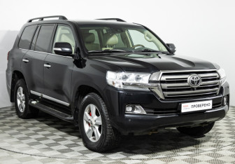 Подержанный автомобиль Toyota Land Cruiser Suv 2015 года (3 фото)