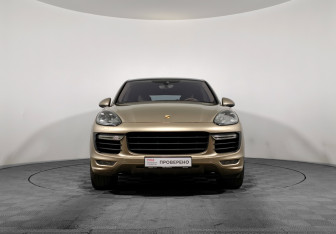Подержанный автомобиль Porsche Cayenne 2015 года (2 фото)