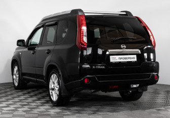 Подержанный автомобиль Nissan X-Trail 2012 года (7 фото)