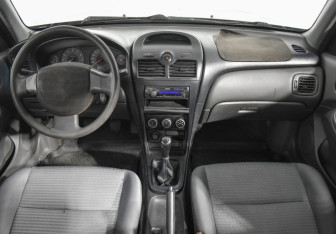 Подержанный автомобиль Nissan Almera Classic 2010 года (13 фото)