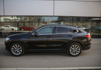 Подержанный автомобиль BMW X4 2020 года (8 фото)