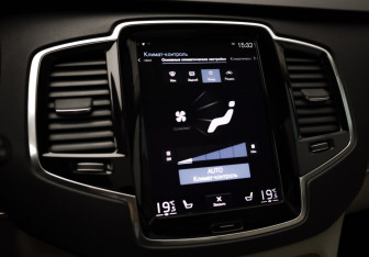 Подержанный автомобиль Volvo XC90 2022 года (17 фото)