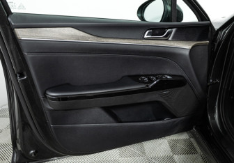 Подержанный автомобиль Kia K5 2021 года (32 фото)