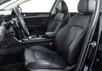 Подержанный автомобиль Kia K5 2024 года (17 фото)