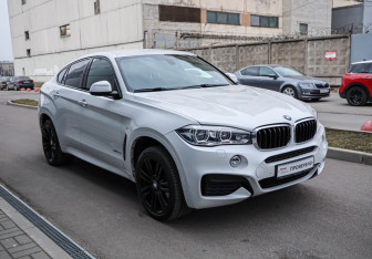 Подержанный автомобиль BMW X6 2018 года (3 фото)