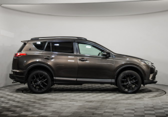 Подержанный автомобиль Toyota RAV4 2019 года (4 фото)
