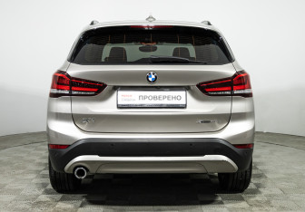 Подержанный автомобиль BMW X1 2020 года (6 фото)