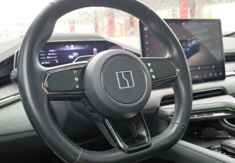 Подержанный автомобиль Zeekr 001 2023 года (13 фото)