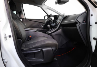 Подержанный автомобиль Renault Scenic 2018 года (17 фото)