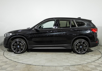 Подержанный автомобиль BMW X1 2021 года (8 фото)