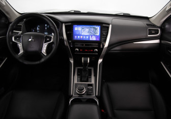 Подержанный автомобиль Mitsubishi Pajero Sport 2022 года (9 фото)
