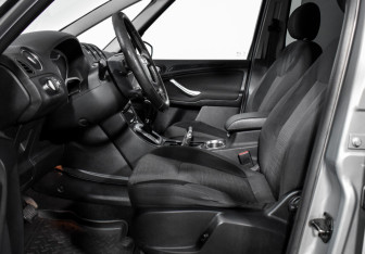 Подержанный автомобиль Ford Galaxy 2010 года (10 фото)