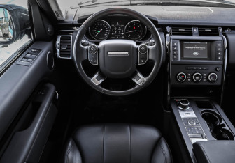 Подержанный автомобиль Land Rover Discovery 2017 года (12 фото)