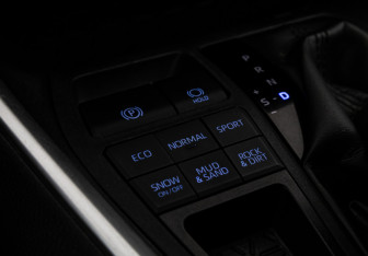 Подержанный автомобиль Toyota RAV4 2020 года (18 фото)