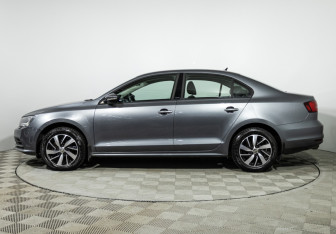 Подержанный автомобиль Volkswagen Jetta Sedan 2016 года (8 фото)