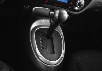 Подержанный автомобиль Nissan Juke 2014 года (16 фото)