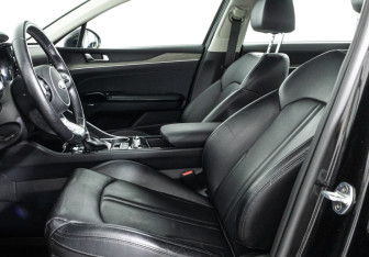 Подержанный автомобиль Kia K5 2021 года (16 фото)