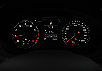 Подержанный автомобиль Audi Q3 2013 года (19 фото)