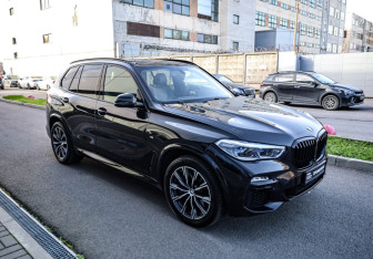 Подержанный автомобиль BMW X5 2019 года (3 фото)