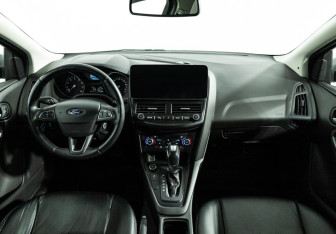 Подержанный автомобиль Ford Focus Sedan 2016 года (13 фото)