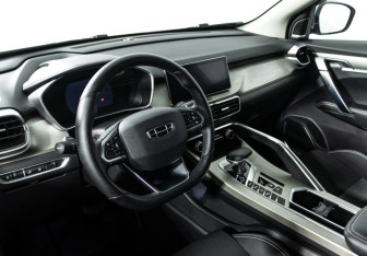 Подержанный автомобиль Geely Coolray 2023 года (11 фото)