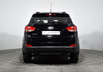 Подержанный автомобиль Hyundai ix35 2015 года (6 фото)