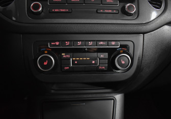 Подержанный автомобиль Volkswagen Tiguan 2012 года (15 фото)