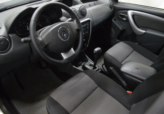 Подержанный автомобиль Renault Duster 2012 года (10 фото)