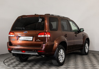 Подержанный автомобиль Ford Escape 2008 года (5 фото)