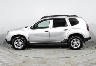 Подержанный автомобиль Renault Duster 2015 года (8 фото)