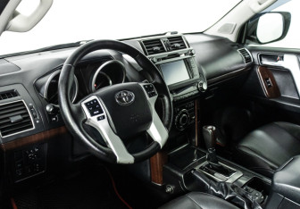 Подержанный автомобиль Toyota Land Cruiser Prado 2014 года (11 фото)