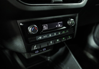 Подержанный автомобиль Skoda Rapid Liftback 2022 года (16 фото)