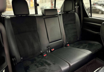 Подержанный автомобиль Toyota Hilux 2022 года (15 фото)