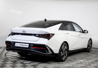 Подержанный автомобиль Hyundai Elantra Sedan 2024 года (5 фото)