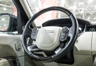 Подержанный автомобиль Land Rover Range Rover 2014 года (19 фото)
