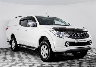 Подержанный автомобиль Mitsubishi L200 2015 года (3 фото)