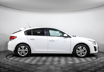 Подержанный автомобиль Chevrolet Cruze Hatchback 2013 года (4 фото)