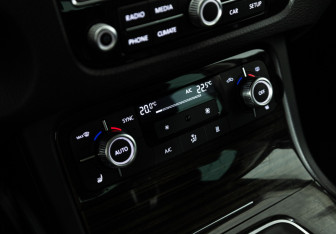Подержанный автомобиль Volkswagen Touareg 2014 года (18 фото)