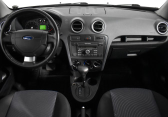 Подержанный автомобиль Ford Fusion 2008 года (14 фото)