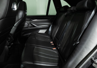 Подержанный автомобиль BMW X5 M 2016 года (10 фото)