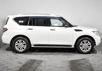 Подержанный автомобиль Nissan Patrol 2011 года (4 фото)