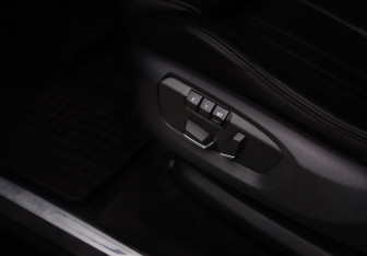 Подержанный автомобиль BMW X6 2015 года (22 фото)