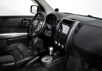 Подержанный автомобиль Nissan X-Trail 2010 года (13 фото)