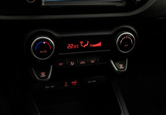 Подержанный автомобиль Kia Rio Hatchback 2018 года (14 фото)