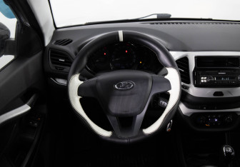 Подержанный автомобиль LADA (ВАЗ) Vesta Sedan 2016 года (10 фото)