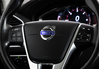 Подержанный автомобиль Volvo XC60 2015 года (11 фото)
