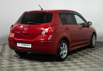 Подержанный автомобиль Nissan Tiida Hatchback 2011 года (5 фото)