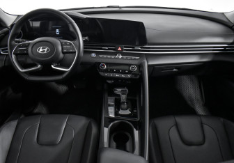 Подержанный автомобиль Hyundai Elantra Sedan 2024 года (14 фото)